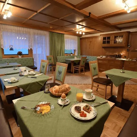 Fruhstuckspension Rehwinkl Guest house Solden